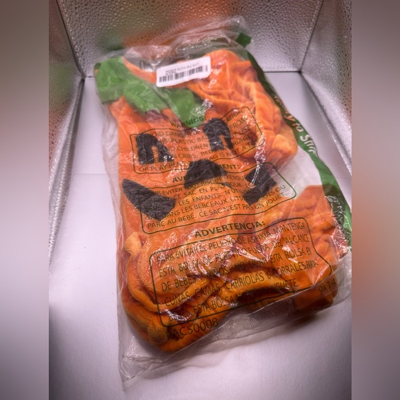 Cute Baby Pumpkin Outfit w hat and booties - Picture 10 of 14